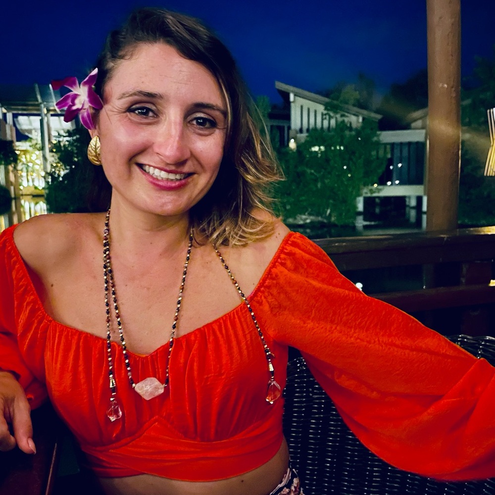 Meet your Posher, Cassandra